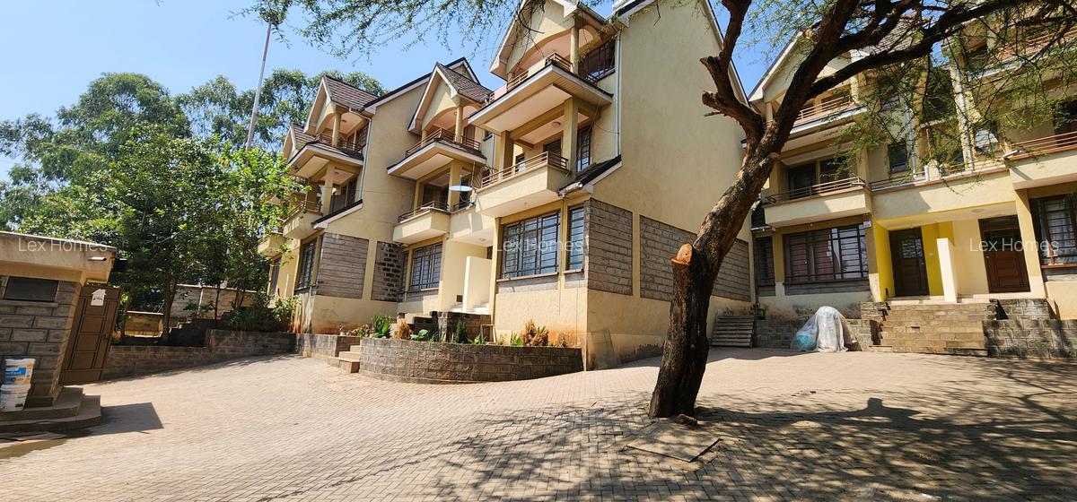 3 Bed Villa with En Suite at Kandisi - 1