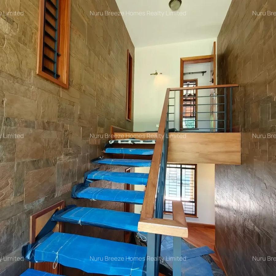5 Bed Villa with En Suite in Lake View - 5
