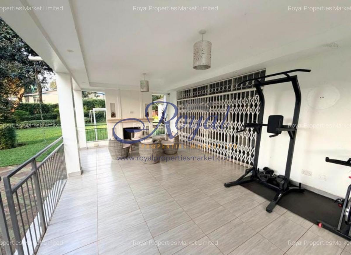 4 Bed House with En Suite at Crescent - 6