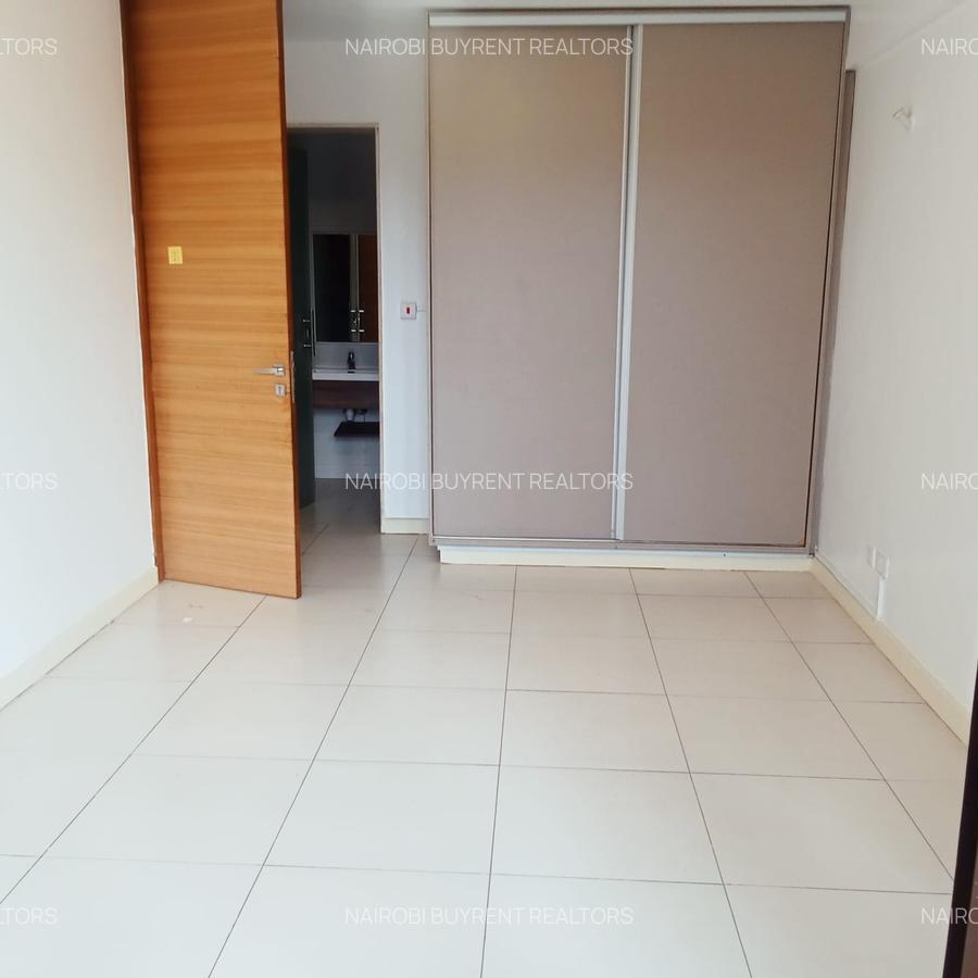 4 Bed Apartment with En Suite in Parklands - 7
