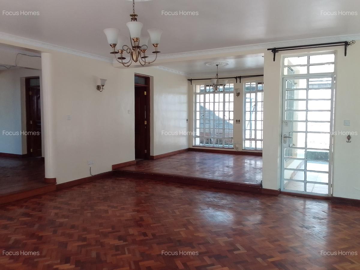 5 Bed Townhouse with En Suite in Lavington - 20