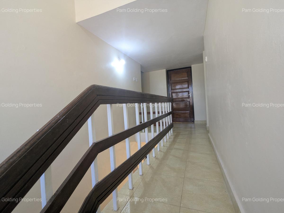 4 Bed House with En Suite at 3Rd Avenue - 9