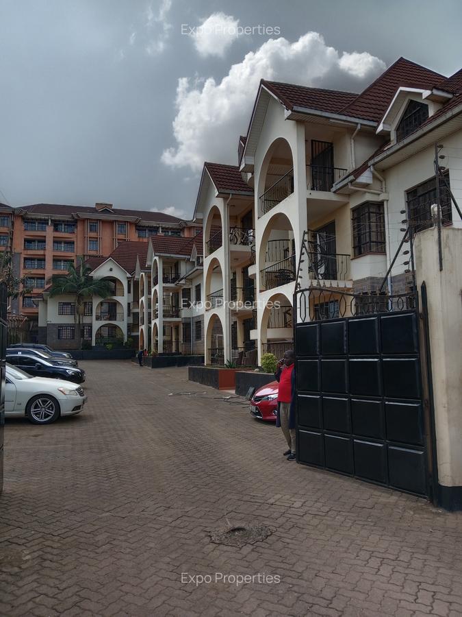 3 Bed Apartment with En Suite at Garden Estate - 1