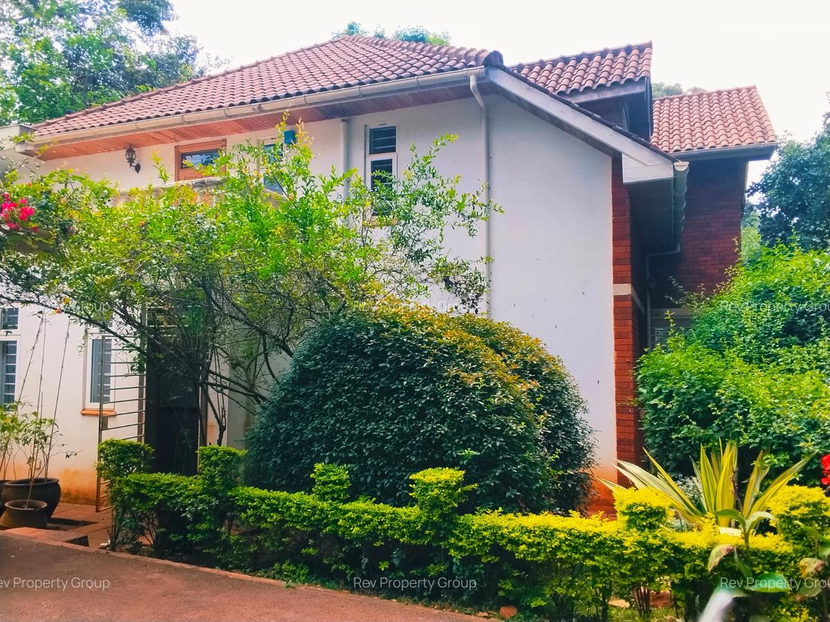 4 Bed Villa with En Suite in Rosslyn - 19