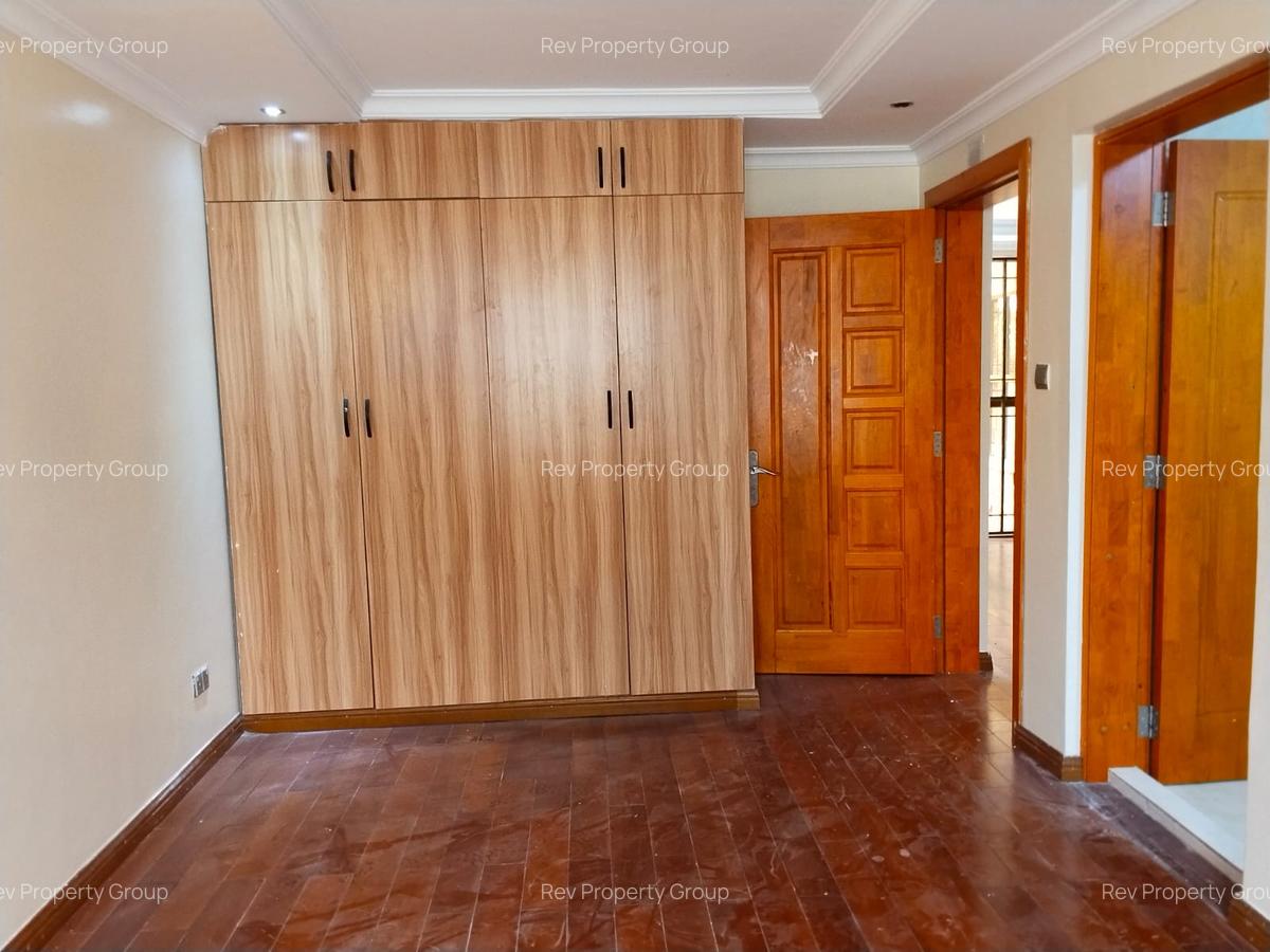 5 Bed Villa with En Suite in Lavington - 11