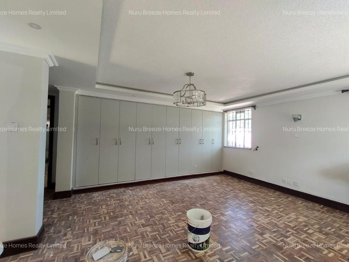 5 Bed House with En Suite in Runda - 9