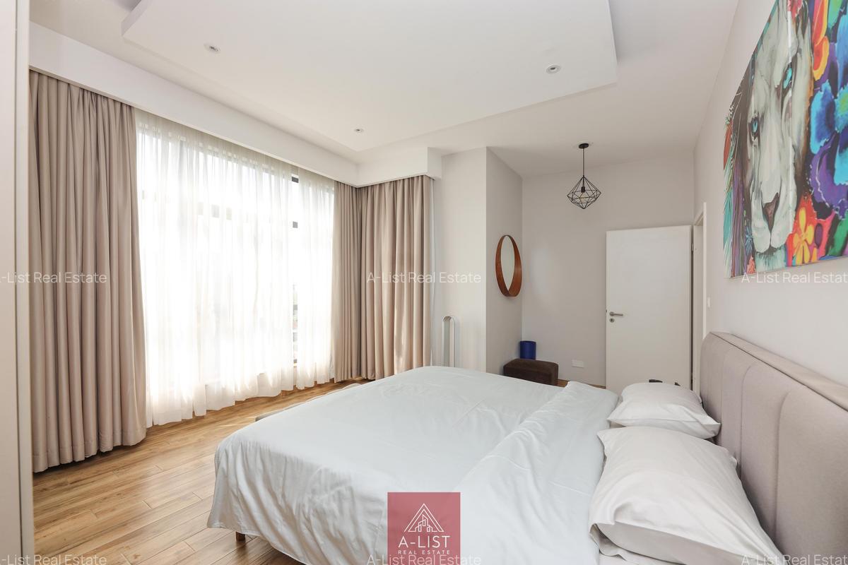 4 Bed Apartment with En Suite at Riverside Drive - 12