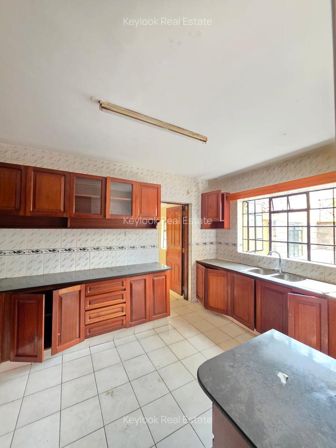 4 Bed Townhouse with En Suite at Lavington - 9