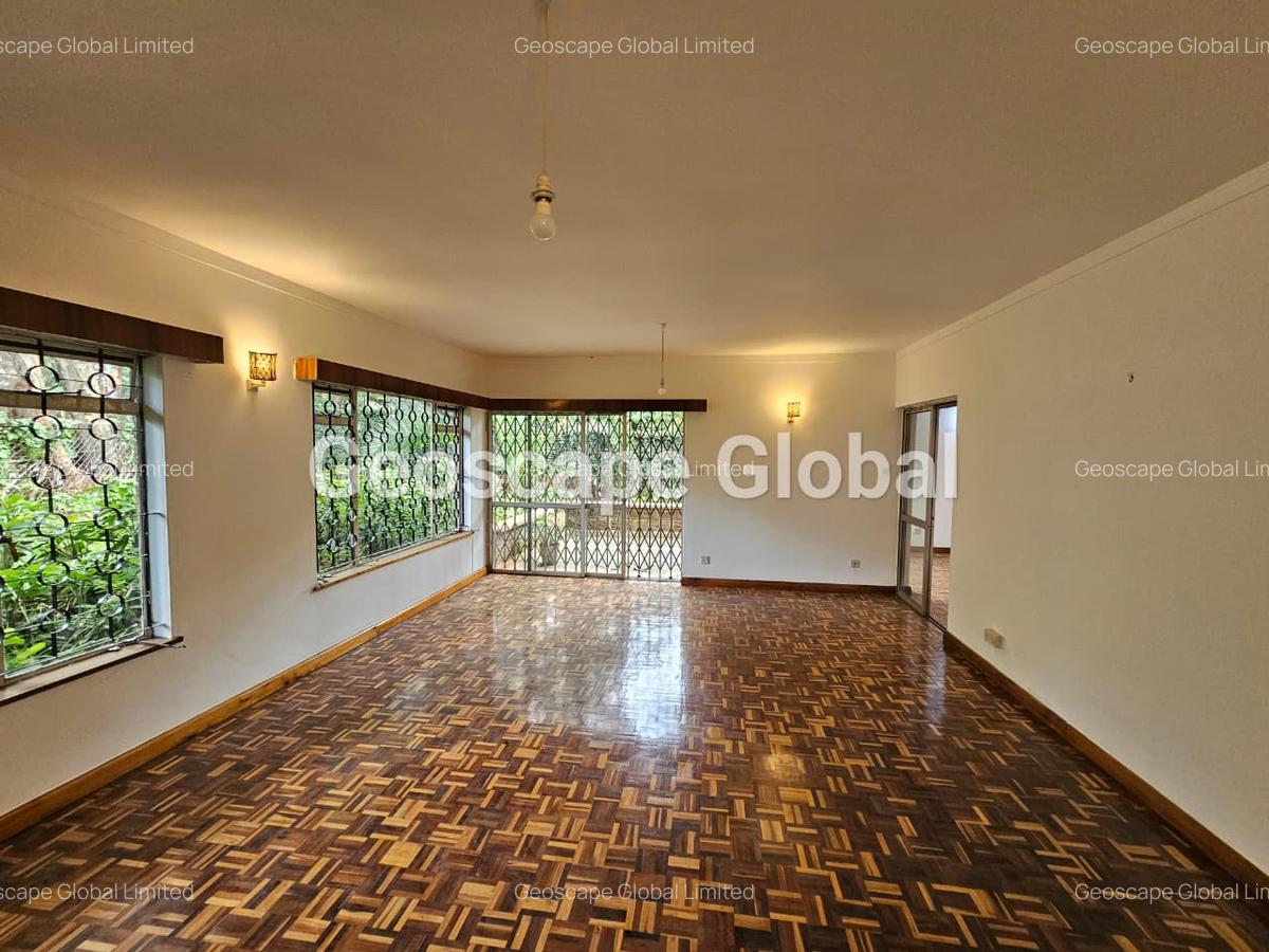4 Bed House with En Suite in Lavington - 5
