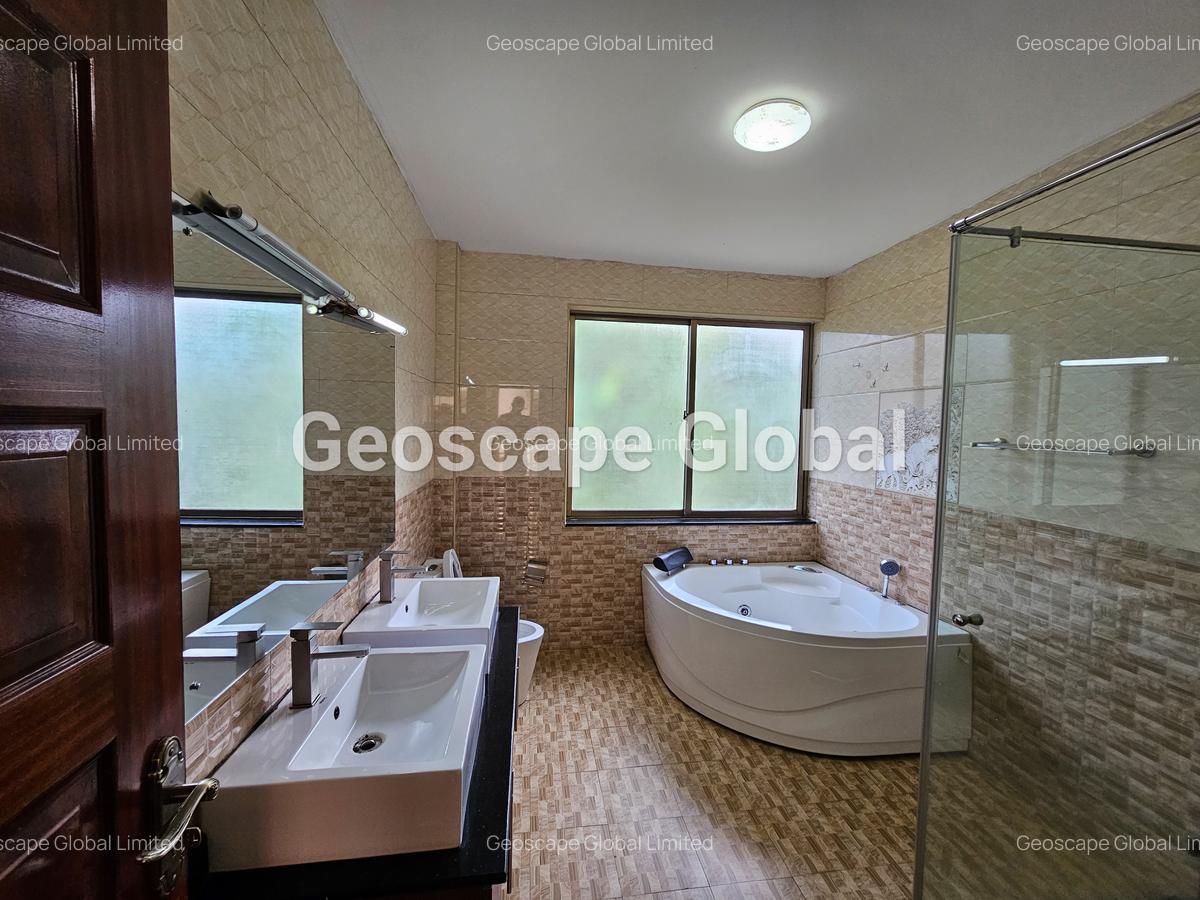 5 Bed House with En Suite in Lavington - 14