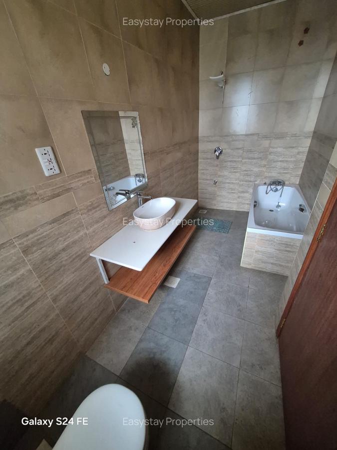 5 Bed House with En Suite in Runda - 5
