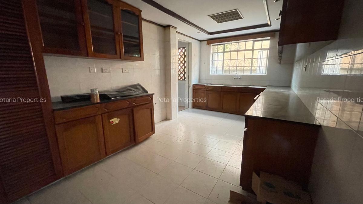 3 Bed Apartment with Parking in Kilimani - 11