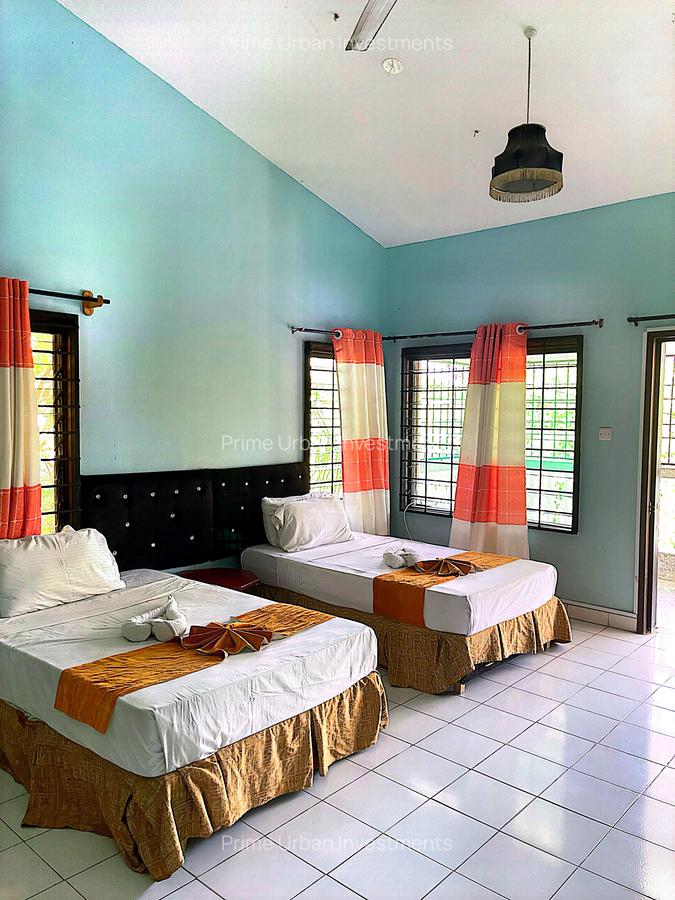7 Bed Villa with En Suite at Mj - Marina - 12