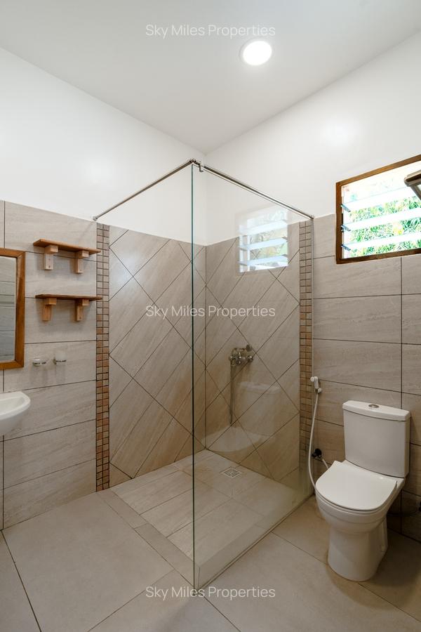 3 Bed Villa with En Suite at La-Marina - 18