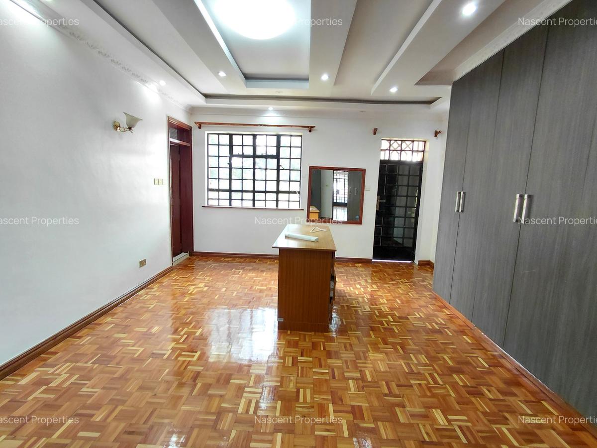 5 Bed House with En Suite in Runda - 9