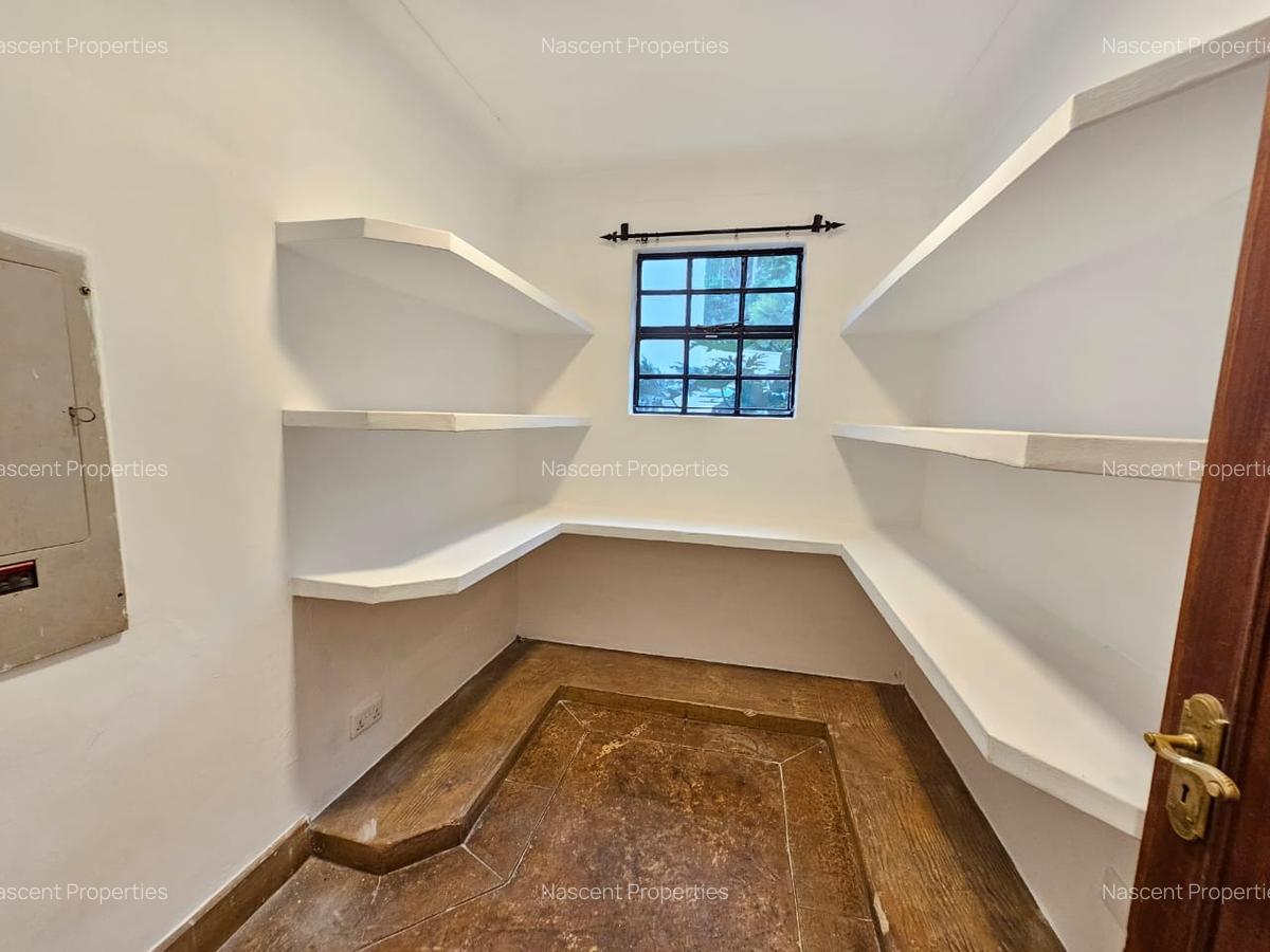 4 Bed House with En Suite in Nyari - 18