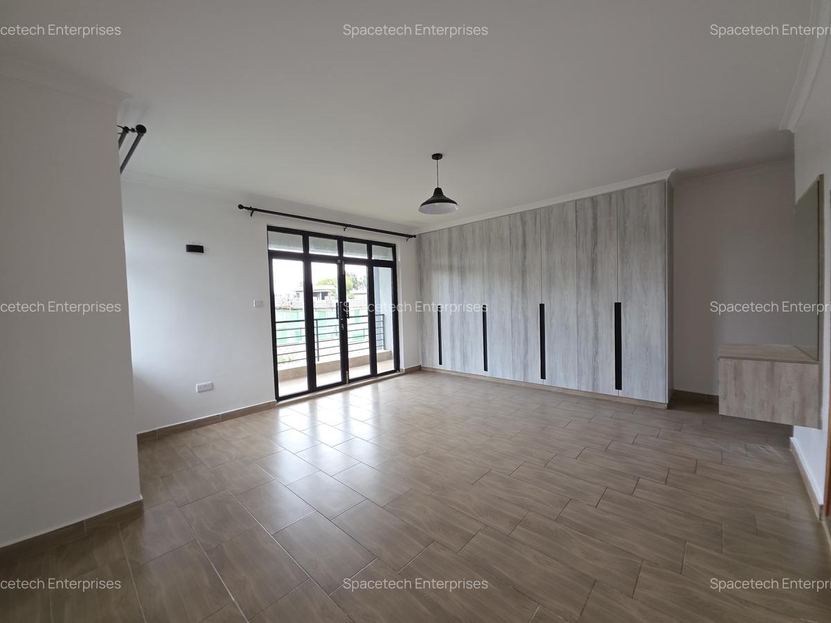 5 Bed Townhouse with En Suite in Ridgeways - 13