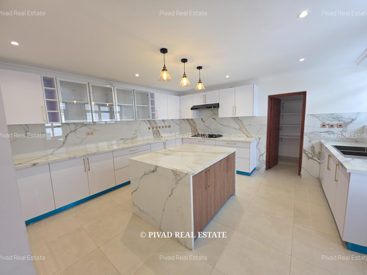 6 Bed House with Garden in Runda - 11