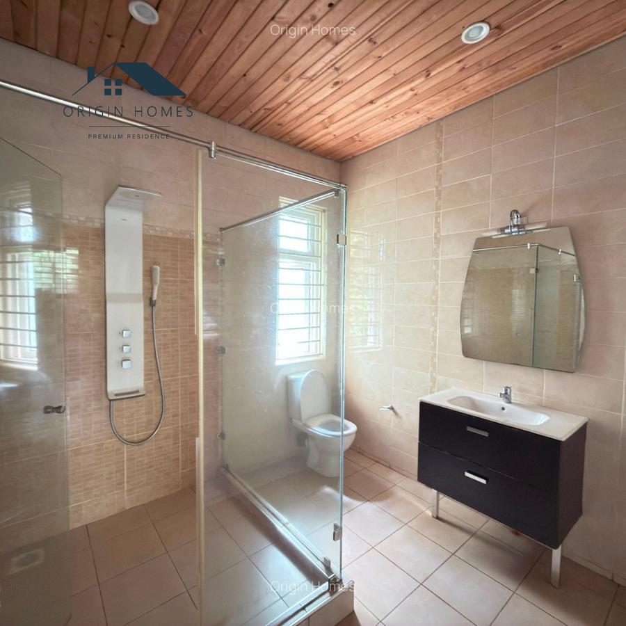 5 Bed House with En Suite at Rosslyn - 15