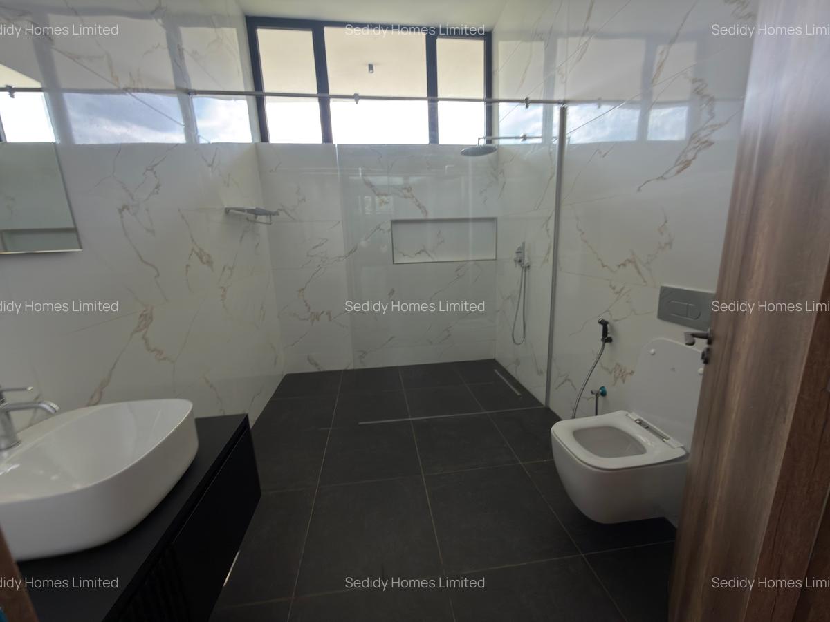 5 Bed Villa with En Suite in Nyari - 15