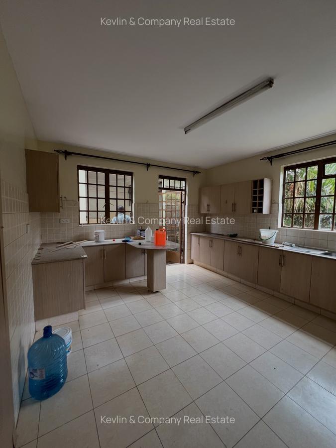 4 Bed Townhouse with En Suite in Lavington - 7