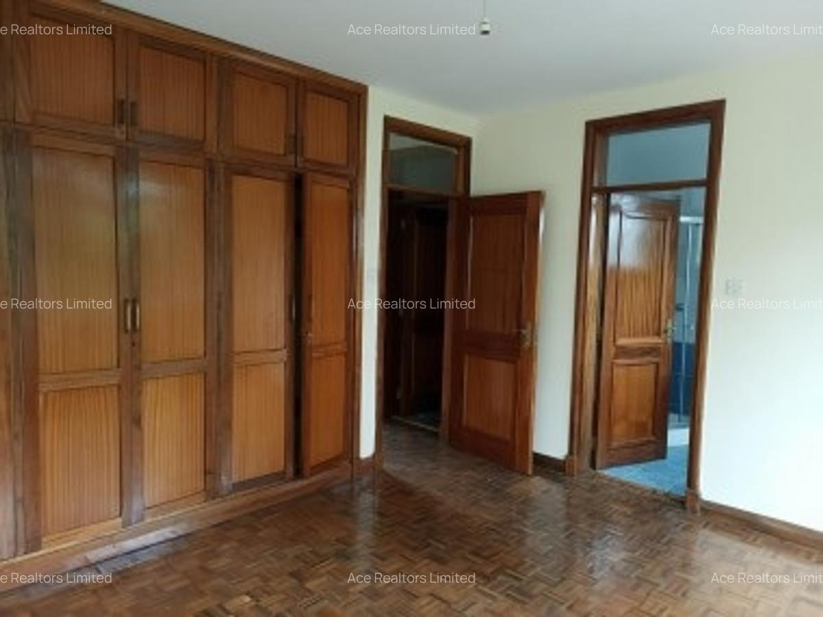 3 Bed Apartment with En Suite at Sport Road - 8
