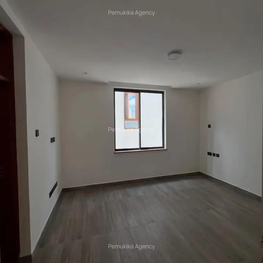 5 Bed Townhouse with En Suite in Lavington - 7