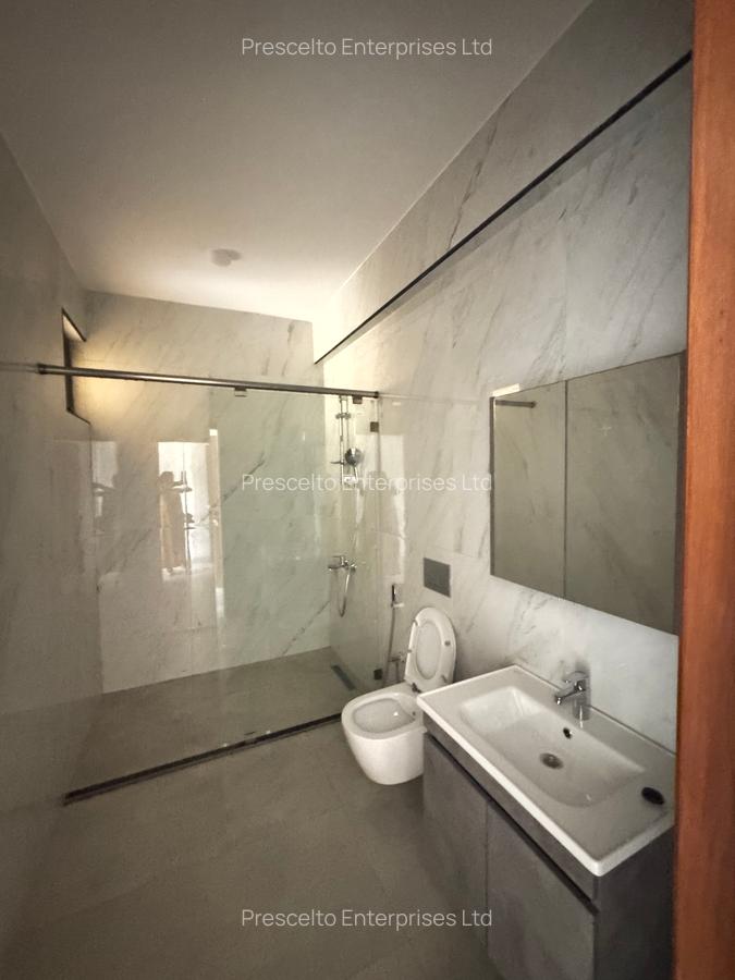 3 Bed Apartment with En Suite at Off Links Road - 5