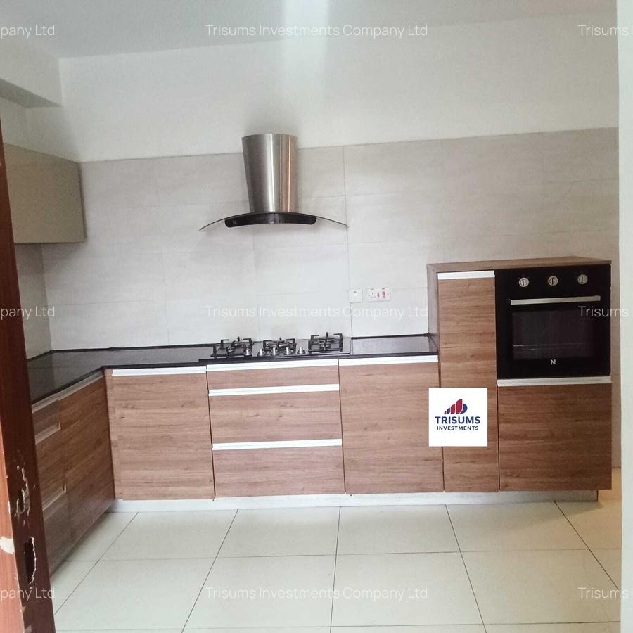 4 Bed Apartment with En Suite in Parklands - 2