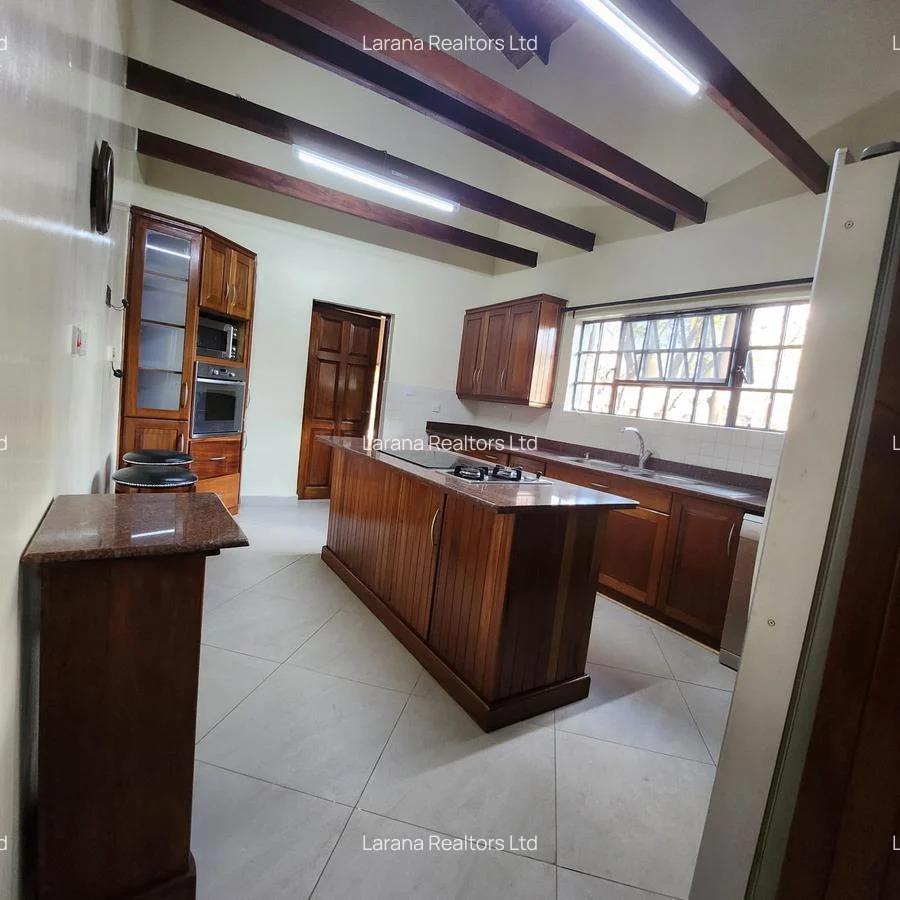 5 Bed Villa with En Suite at Hardy - 8