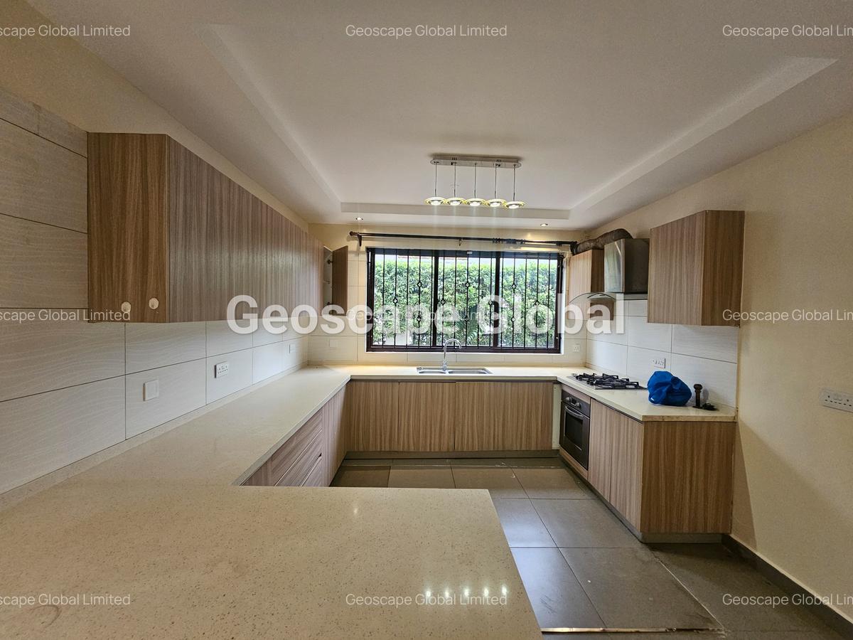 5 Bed Townhouse with En Suite in Lavington - 18