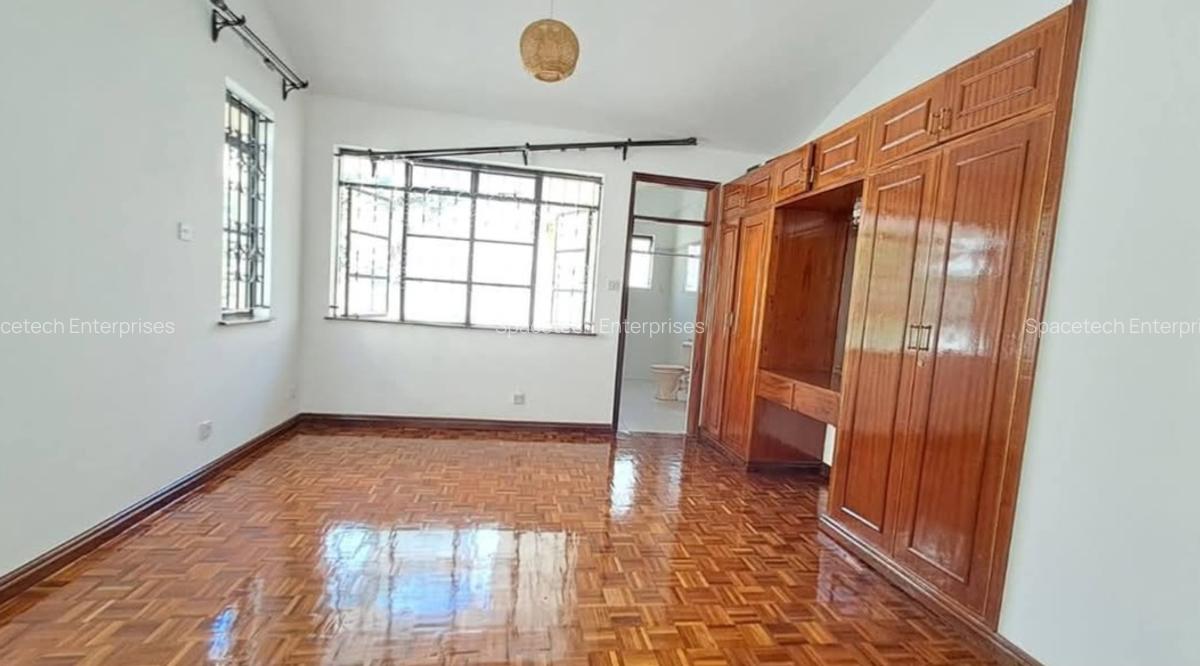4 Bed Townhouse with En Suite in Spring Valley - 10