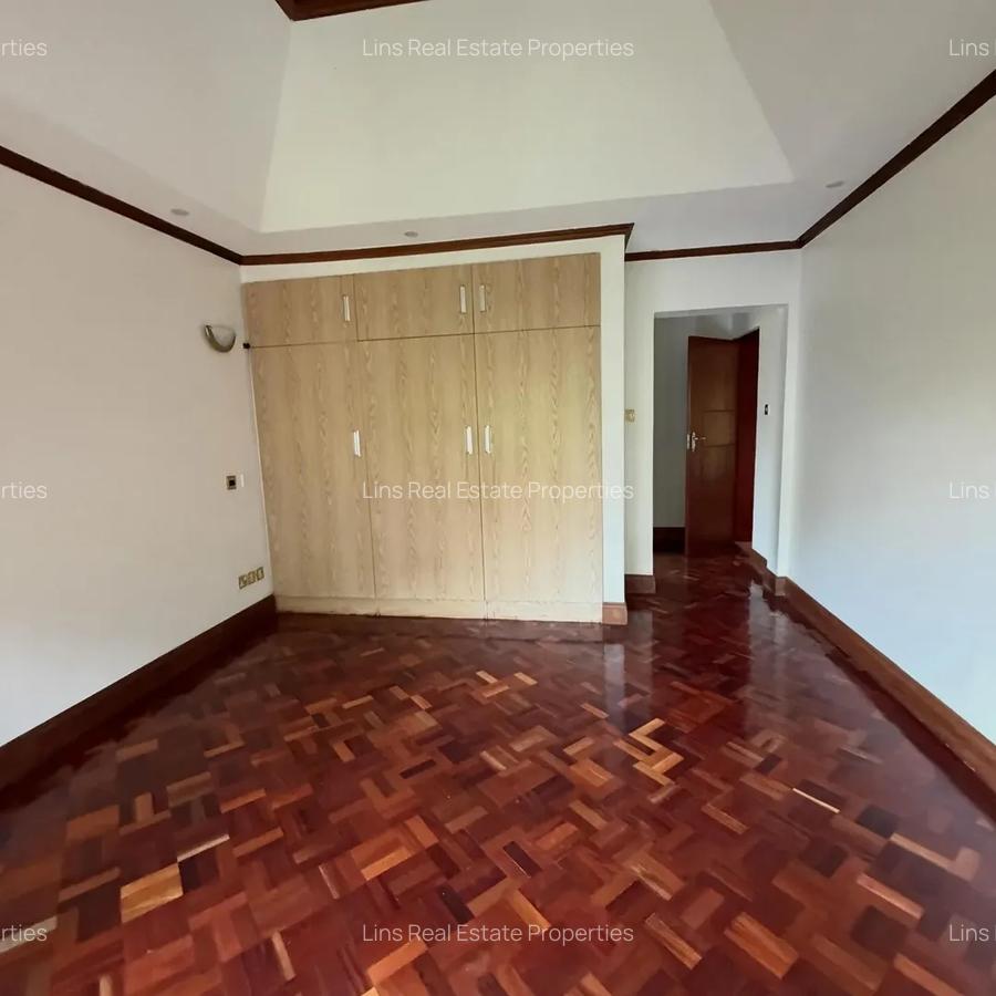 5 Bed Townhouse with En Suite in Runda - 16