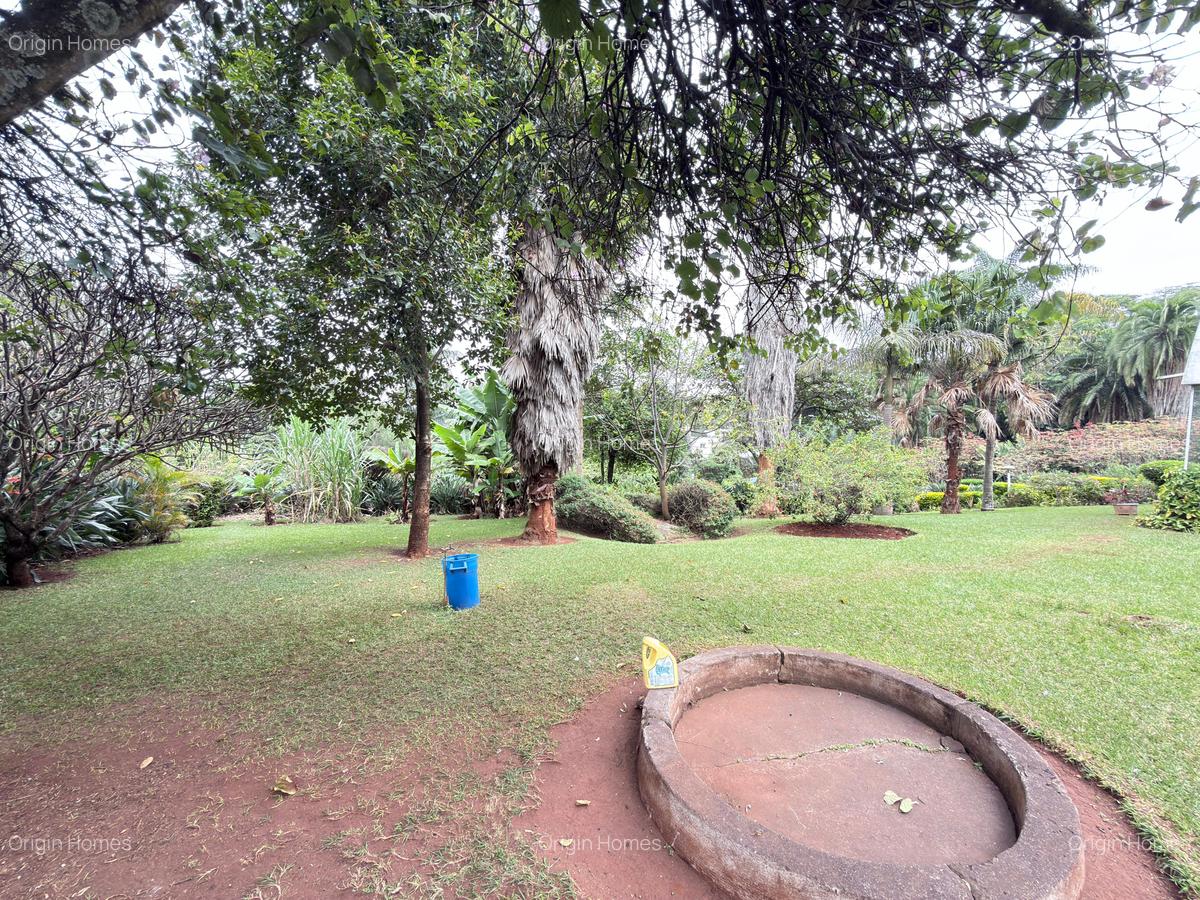 6 Bed House with En Suite at Lavington - 10