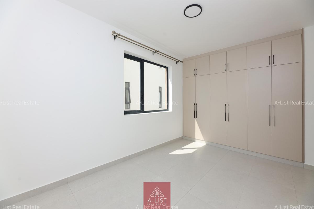 3 Bed Apartment with En Suite at Brookside Drive - 8