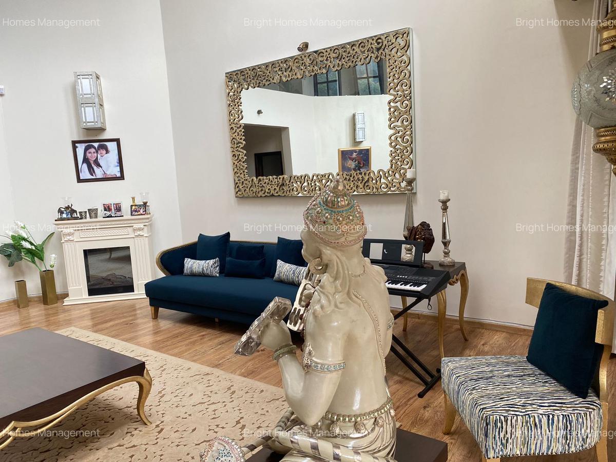 5 Bed Villa with En Suite in Spring Valley - 9