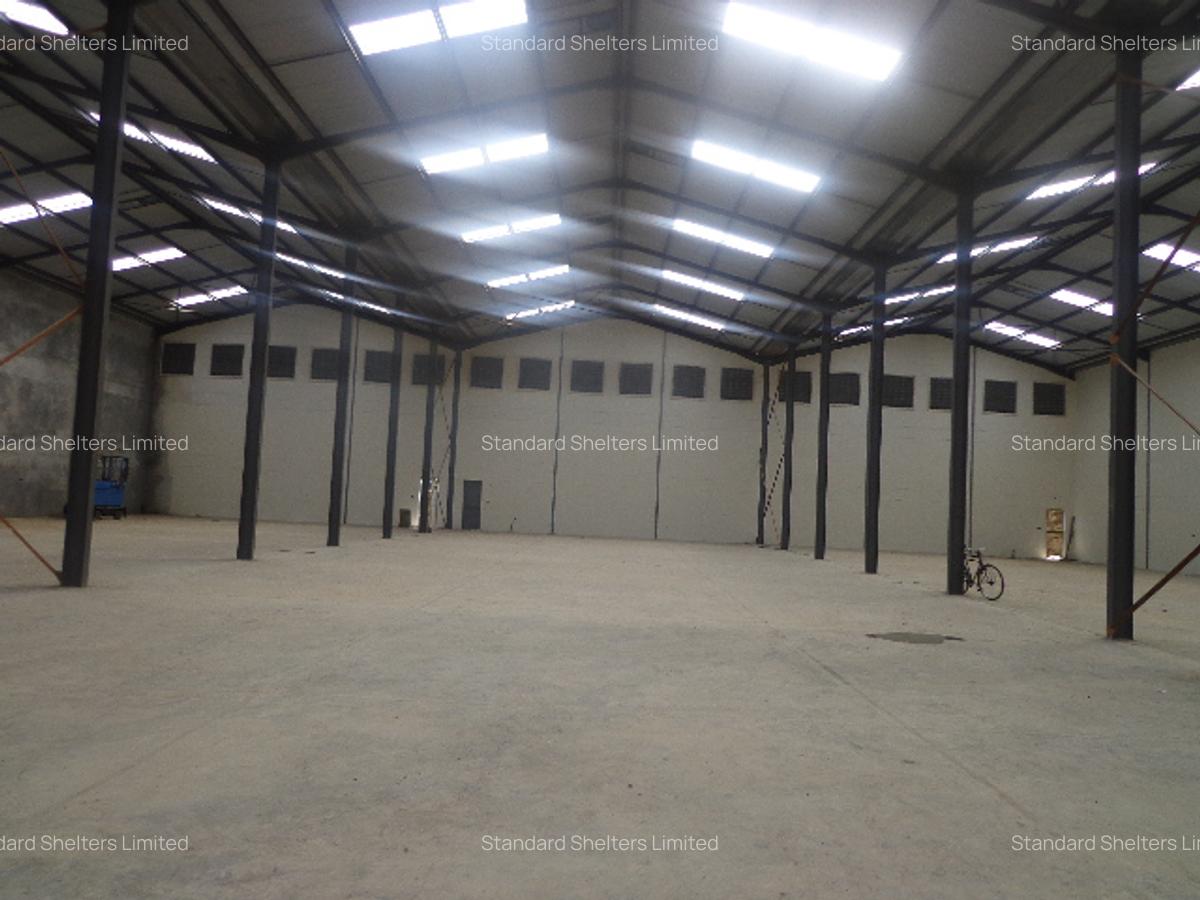 12,912 ft² Warehouse with Service Charge Included in Industrial Area - 11