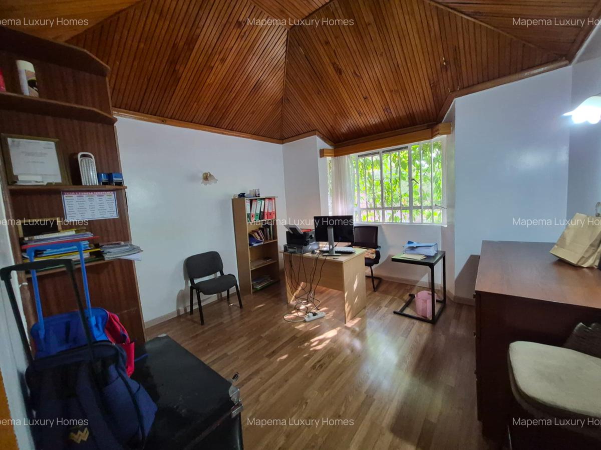 5 Bed House with En Suite at Hardy Area - 17