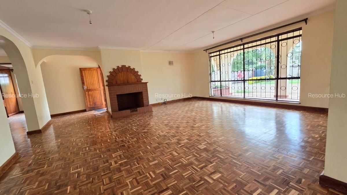 4 Bed House with En Suite at Mountain View - 4