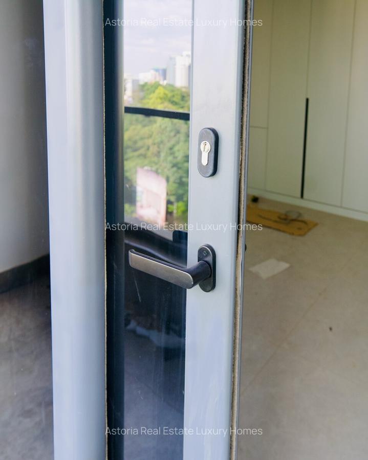 3 Bed Apartment with En Suite at 2026-401 - 20