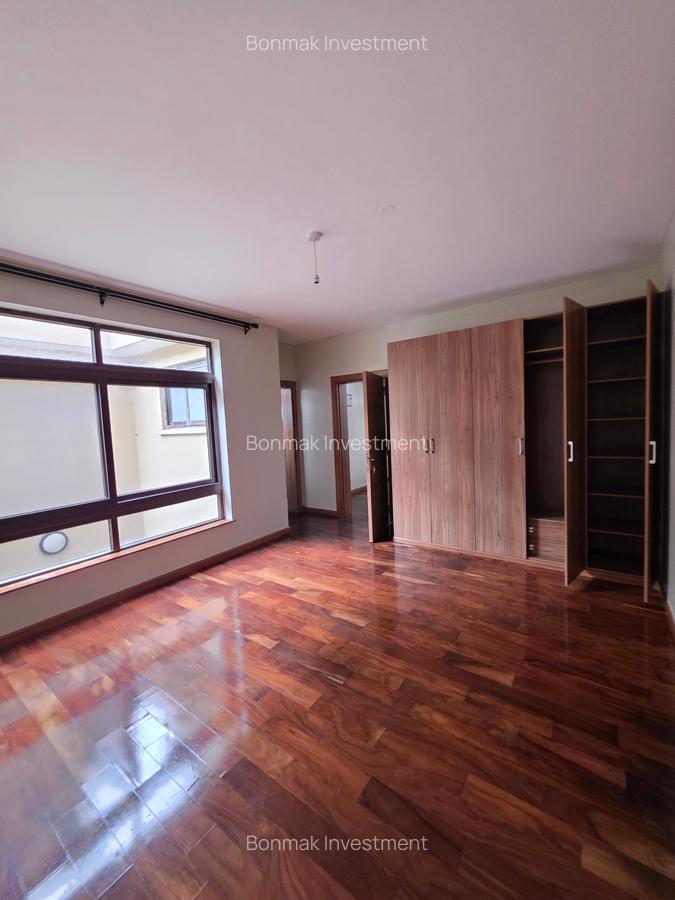 5 Bed Townhouse with En Suite at Lavington Green - 12
