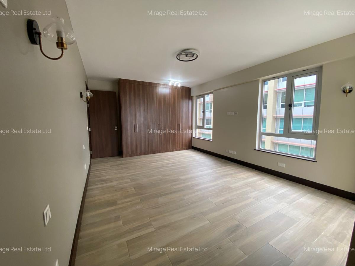 3 Bed Apartment with En Suite in Parklands - 17