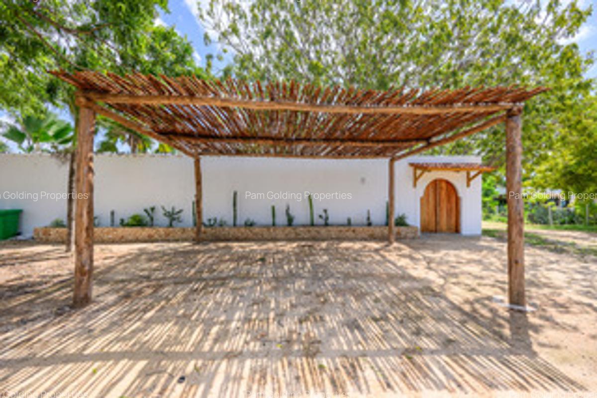 2 Bed Villa with En Suite at Turtle Bay Road - 2