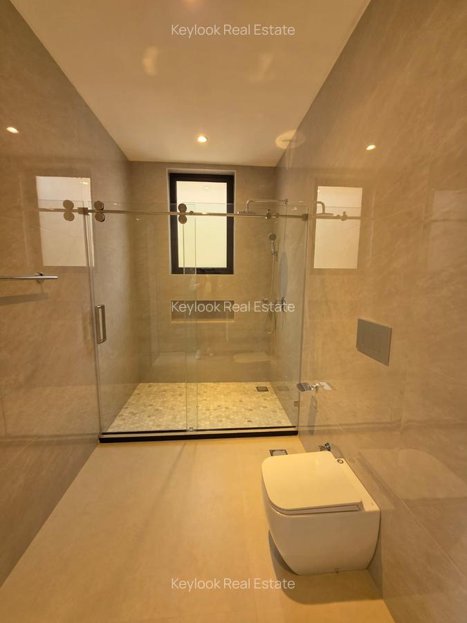 5 Bed Townhouse with En Suite at Lavington Green - 15