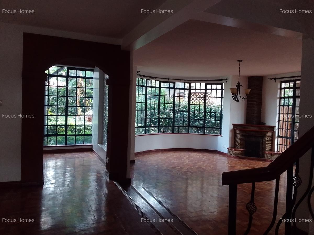 5 Bed Townhouse with En Suite in Lavington - 18