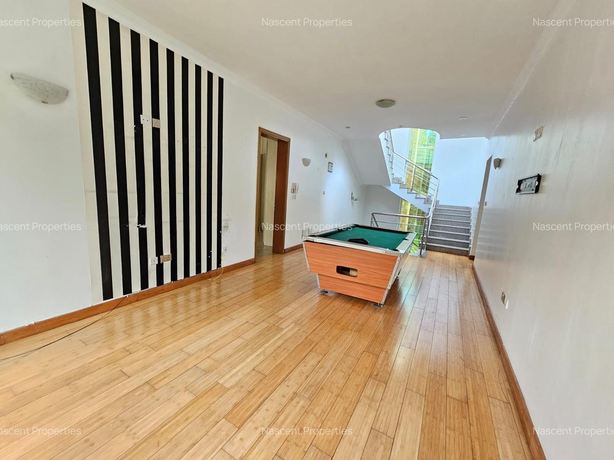 4 Bed Townhouse with En Suite in Riverside - 5