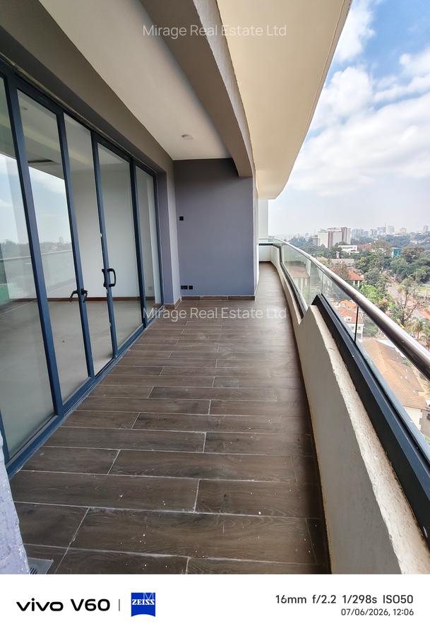 4 Bed Apartment with Swimming Pool in Riverside - 7