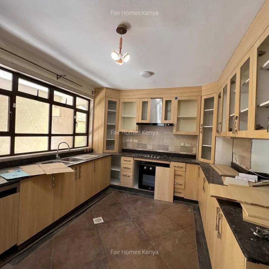 5 Bed Townhouse with En Suite at Convent Drive - 8