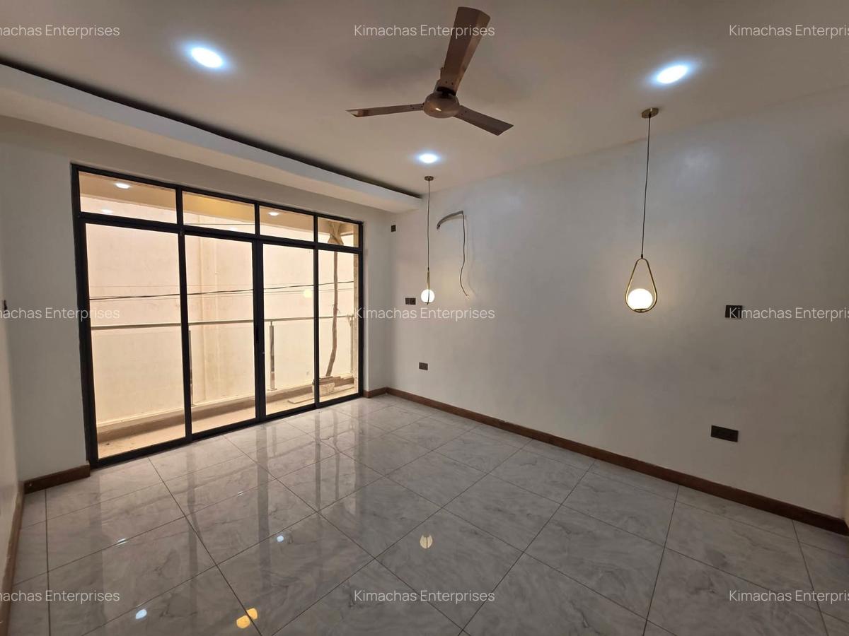 3 Bed Apartment with En Suite at Off Links Road - 16