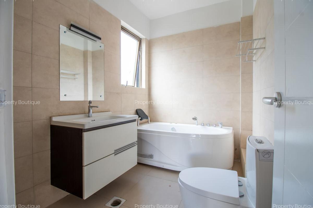 3 Bed Apartment with En Suite at Lavington - 17